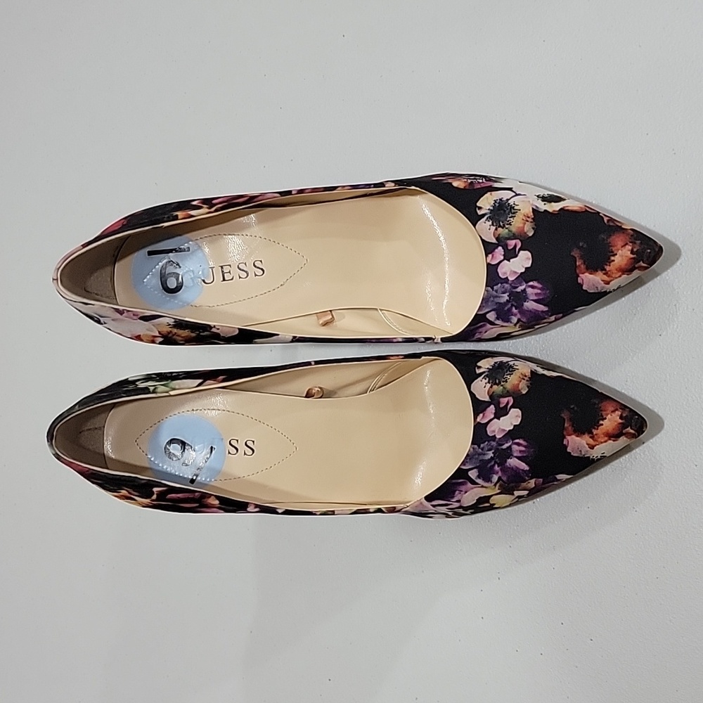 Guess Flowers Pumps shoes Size 9